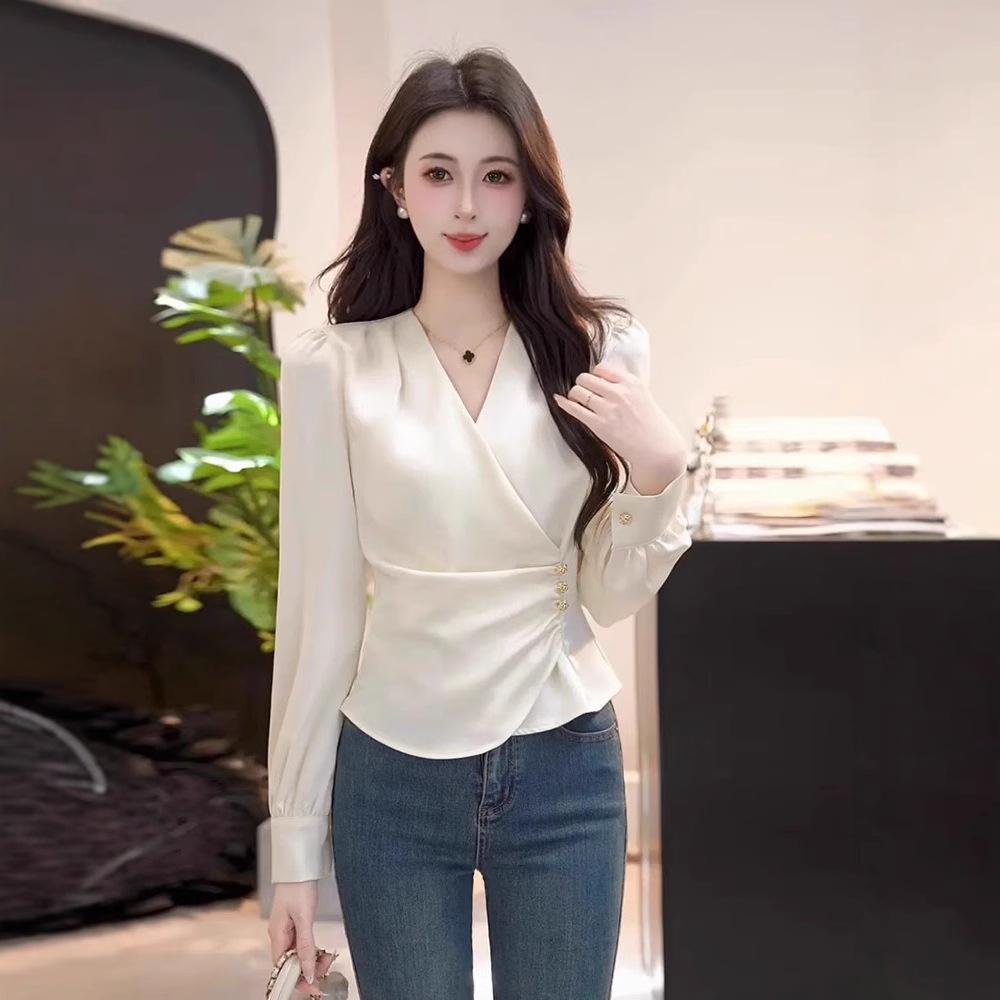 Elegant French Satin Silk Top for Women – Spring 2025 Style, Plus Size & Slimming, Ideal for Round Faces. S (75-90 jin recommended)
Elegant French Satin Silk Top for Women – Spring 2025 Style, Plus Size & Slimming, Ideal for Round Faces. S (75-90 jin recommended)