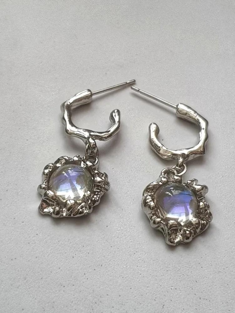 Geometric Hoop Earrings with Irregular C-Shaped Hoops and Round Pendant Dangle Design Lightweight Metal Alloy Material for Women One Size серебряный
Geometric Hoop Earrings with Irregular C-Shaped Hoops and Round Pendant Dangle Design Lightweight Metal Alloy Material for Women One Size серебряный