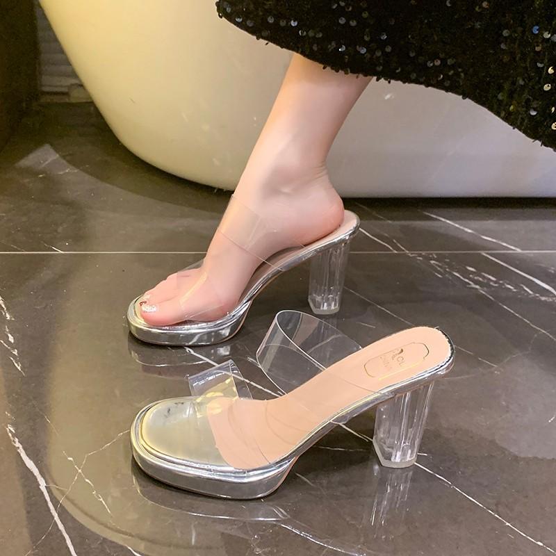 Crystal slippers female summer outer wear fashion fairy French transparent high heels thick heel sandals high sense sandals large size 35 серебряный
Crystal slippers female summer outer wear fashion fairy French transparent high heels thick heel sandals high sense sandals large size 35 серебряный