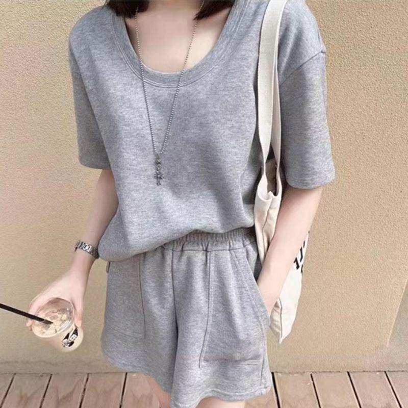 Women s Summer 2025 Casual Sportswear Set: Stylish, Loose, Slimming Two-Piece with Short-Sleeved Top and Shorts XL
Women s Summer 2025 Casual Sportswear Set: Stylish, Loose, Slimming Two-Piece with Short-Sleeved Top and Shorts XL