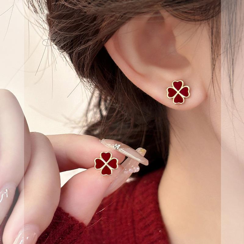 Flower earrings Korean simple temperament stud earrings niche versatile high-end earrings women
Flower earrings Korean simple temperament stud earrings niche versatile high-end earrings women