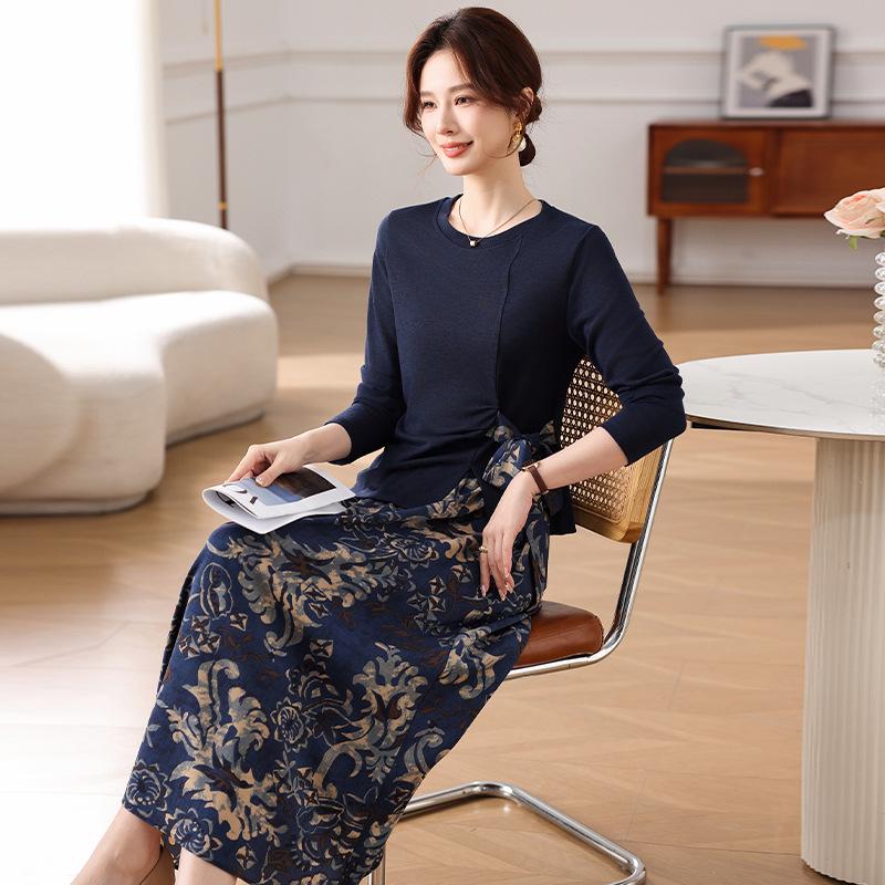 Elegant Spring Two-Piece Set: Solid Top & Printed Skirt for Middle-Aged & Elderly Women 4XL (recommended for 135-150 jin)
Elegant Spring Two-Piece Set: Solid Top & Printed Skirt for Middle-Aged & Elderly Women 4XL (recommended for 135-150 jin)