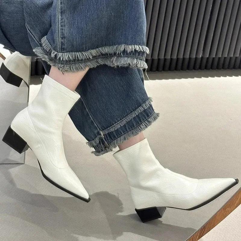 Женские ботильоны из натуральной кожи с застежкой-молнией, толстый каблук, острый носок, осенне-зимние ботинки на высоком каблуке, размер обуви 40 бежевый
Женские ботильоны из натуральной кожи с застежкой-молнией, толстый каблук, острый носок, осенне-зимние ботинки на высоком каблуке, размер обуви 40 бежевый