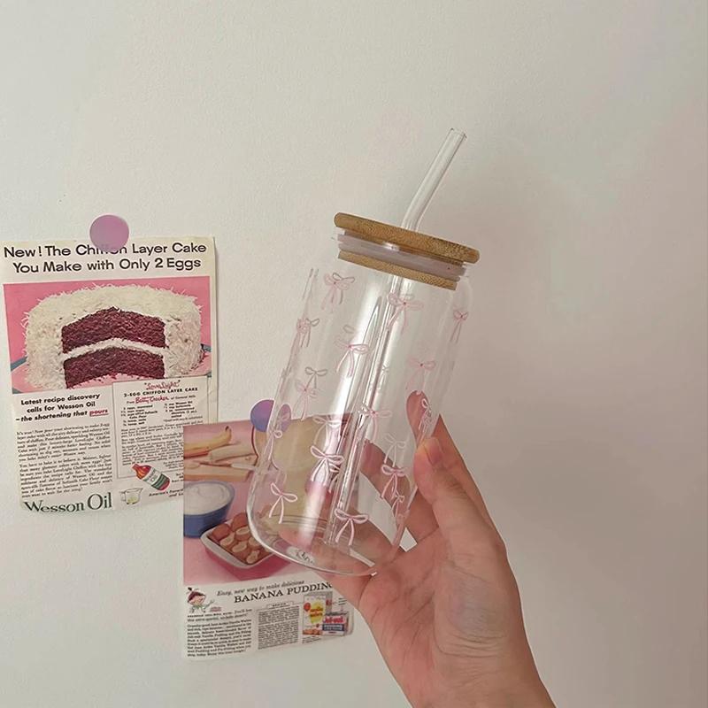 Милые стеклянные стаканы с бантом, бамбуковой крышкой и соломинкой, 500 мл, стеклянные стаканы в форме банки, стаканы для горячего кофе, сока, подарочный стакан 500ml
Милые стеклянные стаканы с бантом, бамбуковой крышкой и соломинкой, 500 мл, стеклянные стаканы в форме банки, стаканы для горячего кофе, сока, подарочный стакан 500ml