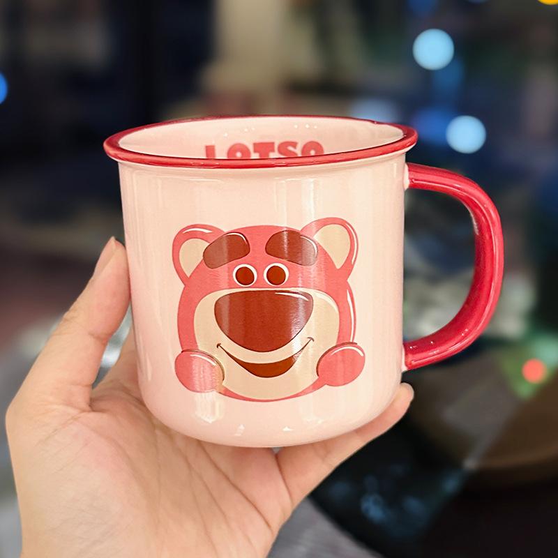 Милая мультяшная керамическая кружка «Клубничный медведь» подарок на День защиты детей для детей Микки Минни Дональд Дак чашка для воды 350ml
Милая мультяшная керамическая кружка «Клубничный медведь» подарок на День защиты детей для детей Микки Минни Дональд Дак чашка для воды 350ml