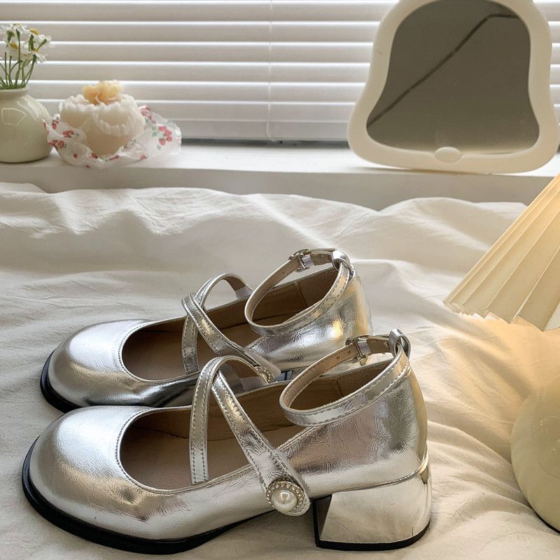 Источник маленькие кожаные туфли женские Мэри Джейн увеличение роста нескользящие 40 серебряный
Источник маленькие кожаные туфли женские Мэри Джейн увеличение роста нескользящие 40 серебряный