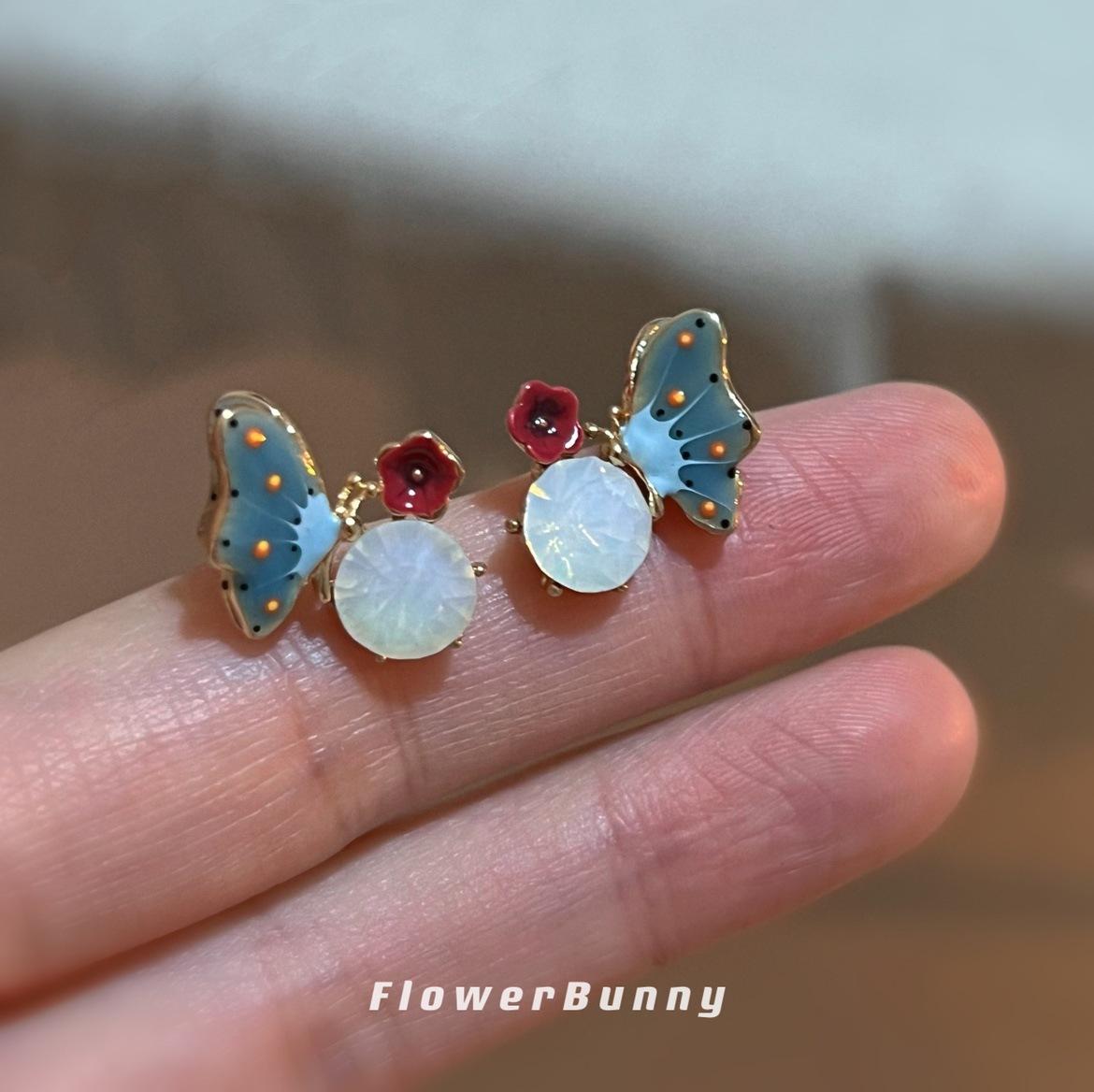 French oil painting art painting enamel small butterfly opal niche design stud earrings s silver needle flower earrings
French oil painting art painting enamel small butterfly opal niche design stud earrings s silver needle flower earrings