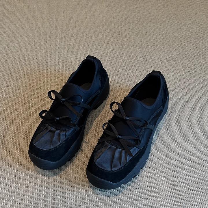 Retro style heightening German training shoes in autumn 2025 new casual versatile one-pedal bow platform single shoes women 40 чорний
Retro style heightening German training shoes in autumn 2025 new casual versatile one-pedal bow platform single shoes women 40 чорний