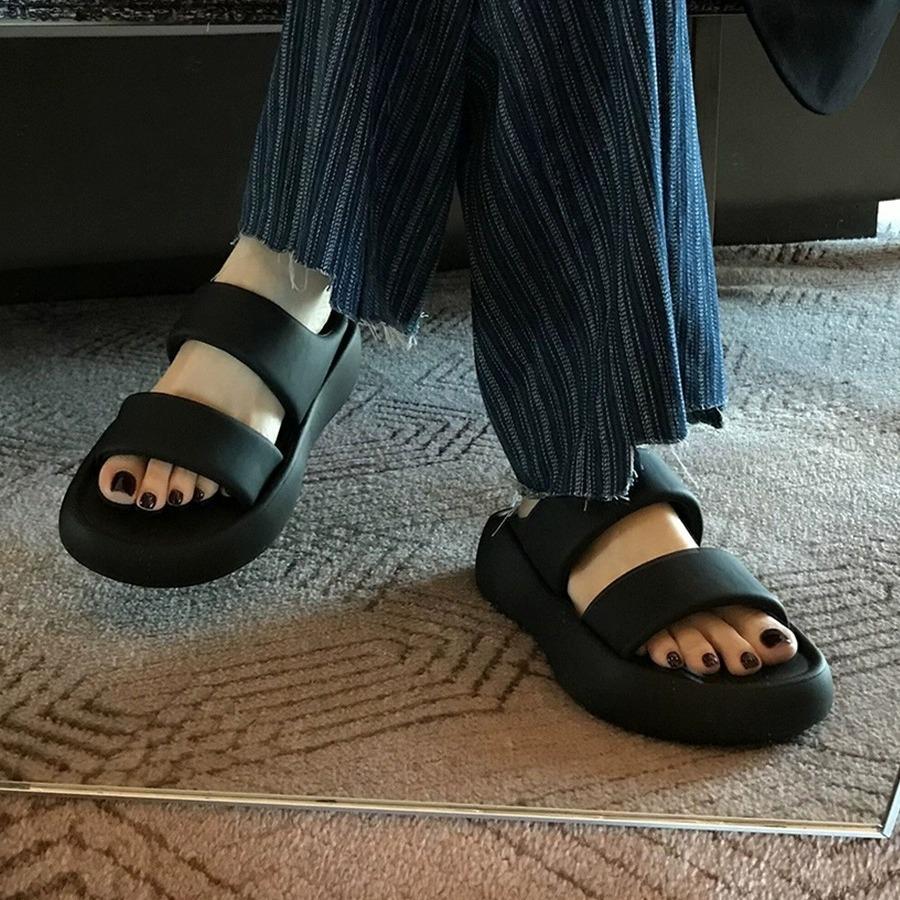 Soft leather version~ stepping on shit cloud slippers women can wear 2024 summer Internet celebrities thick bottom black round head one-word drag 35
Soft leather version~ stepping on shit cloud slippers women can wear 2024 summer Internet celebrities thick bottom black round head one-word drag 35