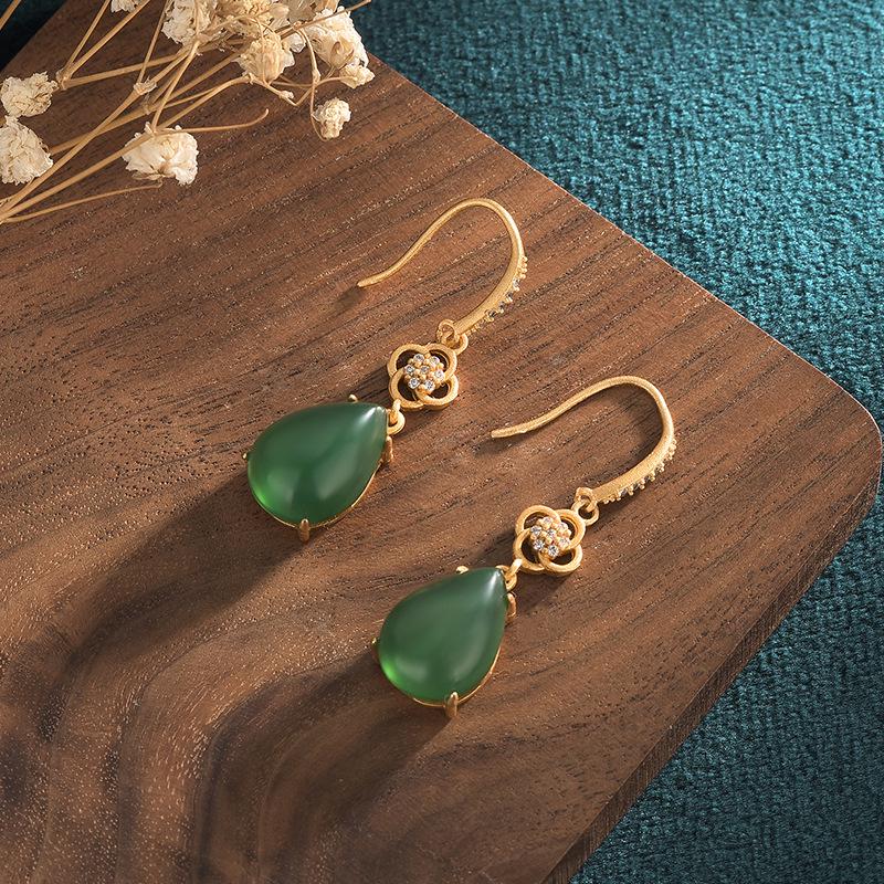 Chinese Classic Style Gold-Plated Teardrop Chalcedony Qipao Hanfu Earrings - Ideal Gift for Women or Mom s Birthday
Chinese Classic Style Gold-Plated Teardrop Chalcedony Qipao Hanfu Earrings - Ideal Gift for Women or Mom s Birthday
