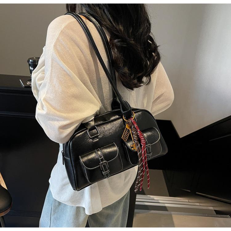 Premium Maillard Bag Women S Boston Bag Retro Versatile Shoulder Bag Commuter Underarm Bag 28*11*18 CM чорний
Premium Maillard Bag Women S Boston Bag Retro Versatile Shoulder Bag Commuter Underarm Bag 28*11*18 CM чорний