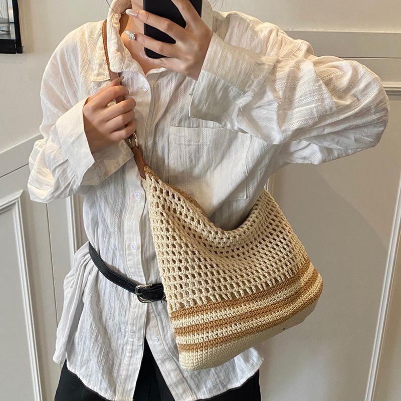 Casual large-capacity hollow bag women s 2025 new versatile shoulder messenger bag summer tote bag бежевий
Casual large-capacity hollow bag women s 2025 new versatile shoulder messenger bag summer tote bag бежевий
