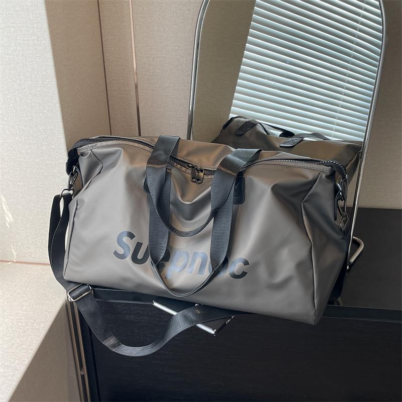 Оксфордська тканинна сумка великої місткості Новинка 2024 р. Чемодан для ділових поїздок Жіноча сумка-мессенджер Універсальна дорожня сумка для коротких відстаней сірий колір
Оксфордська тканинна сумка великої місткості Новинка 2024 р. Чемодан для ділових поїздок Жіноча сумка-мессенджер Універсальна дорожня сумка для коротких відстаней сірий колір