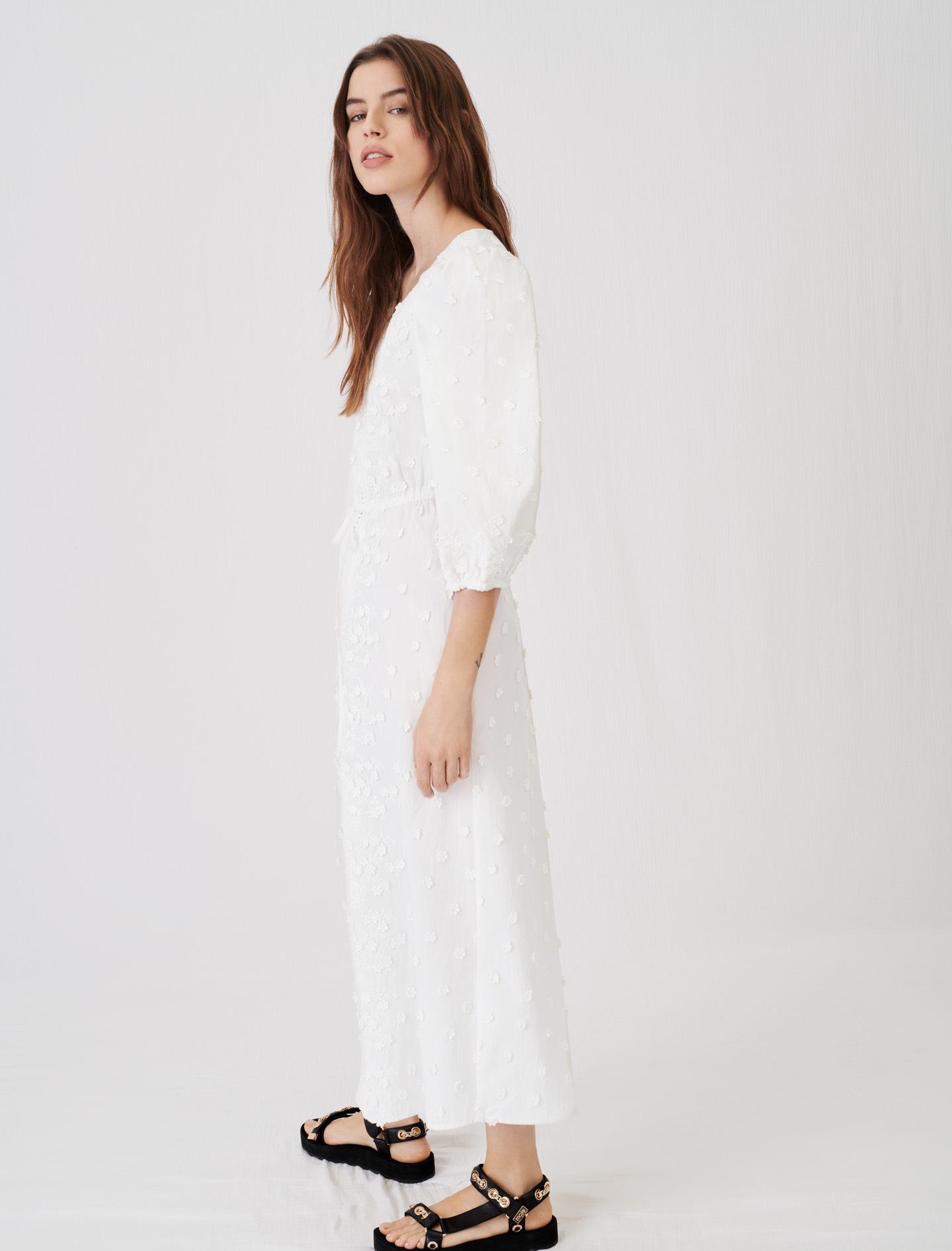 Exquisite 3D Floral Embroidery V-Neck Cotton Dress with Puff Sleeves and Cinched Waist Medium
Exquisite 3D Floral Embroidery V-Neck Cotton Dress with Puff Sleeves and Cinched Waist Medium