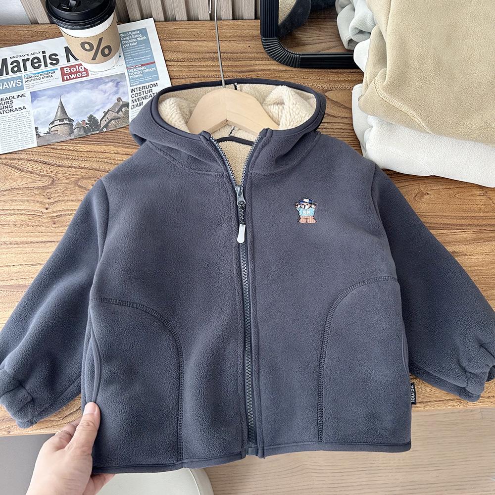 Пальто для мальчиков из флиса для подростков, детский осенне-зимний свободный кардиган с капюшоном, модный однотонный спортивный топ для мальчиков 120cm
Пальто для мальчиков из флиса для подростков, детский осенне-зимний свободный кардиган с капюшоном, модный однотонный спортивный топ для мальчиков 120cm