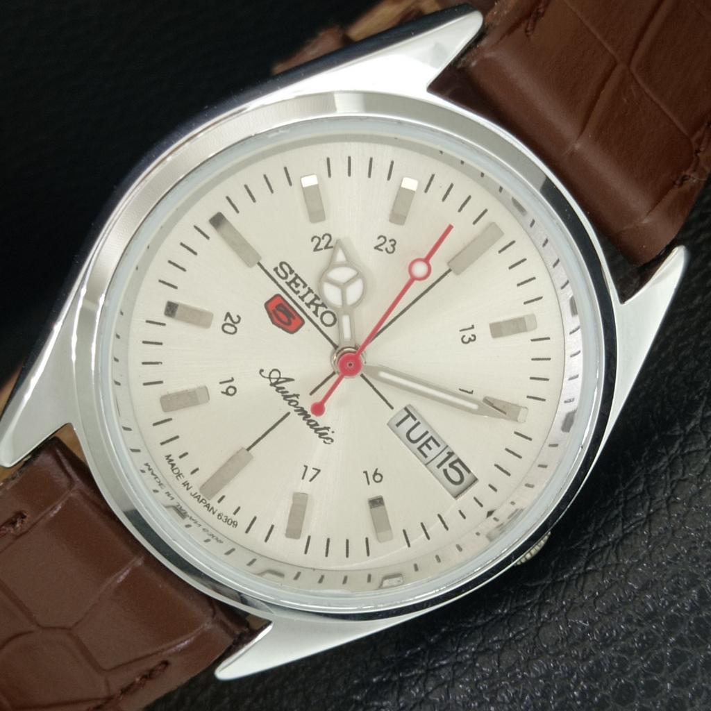 JAPAN VINTAGE REFURBISHED SEIKO 5 AUTOMATIC 6309A MENS SILVER WATCH a442793-1
JAPAN VINTAGE REFURBISHED SEIKO 5 AUTOMATIC 6309A MENS SILVER WATCH a442793-1