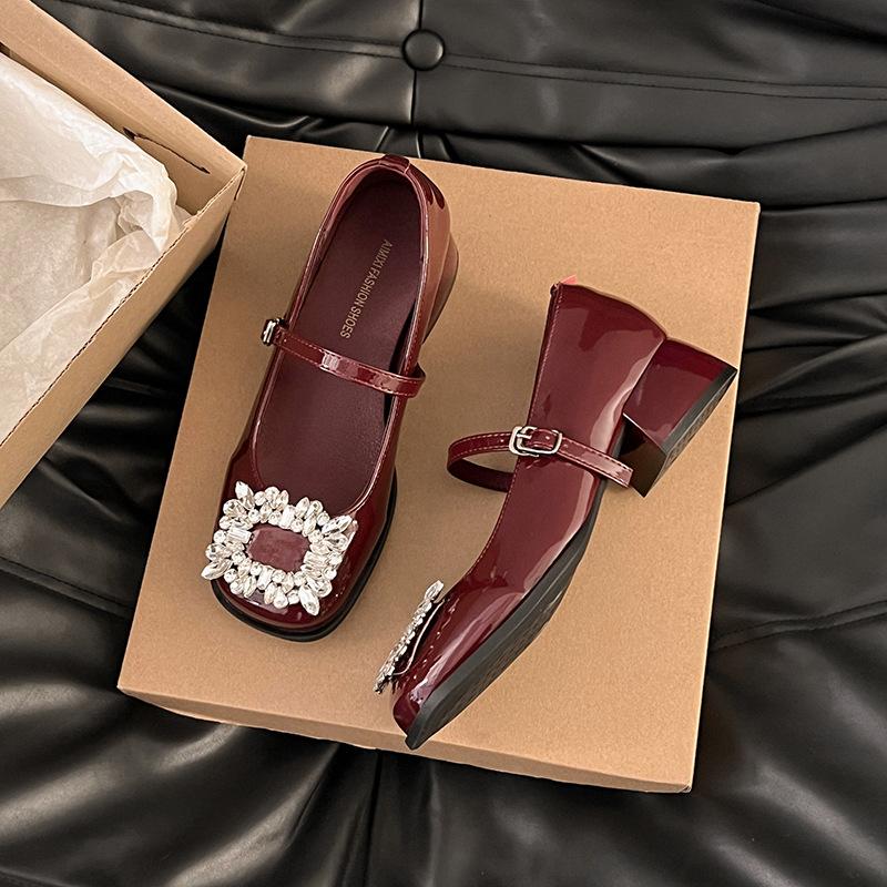 Французские ретро туфли Мэри Джейн женские 2025 весна новая темпераментная страза квадратная пряжка на толстом каблуке высоком каблуке одинарные туфли 39 бордовый
Французские ретро туфли Мэри Джейн женские 2025 весна новая темпераментная страза квадратная пряжка на толстом каблуке высоком каблуке одинарные туфли 39 бордовый