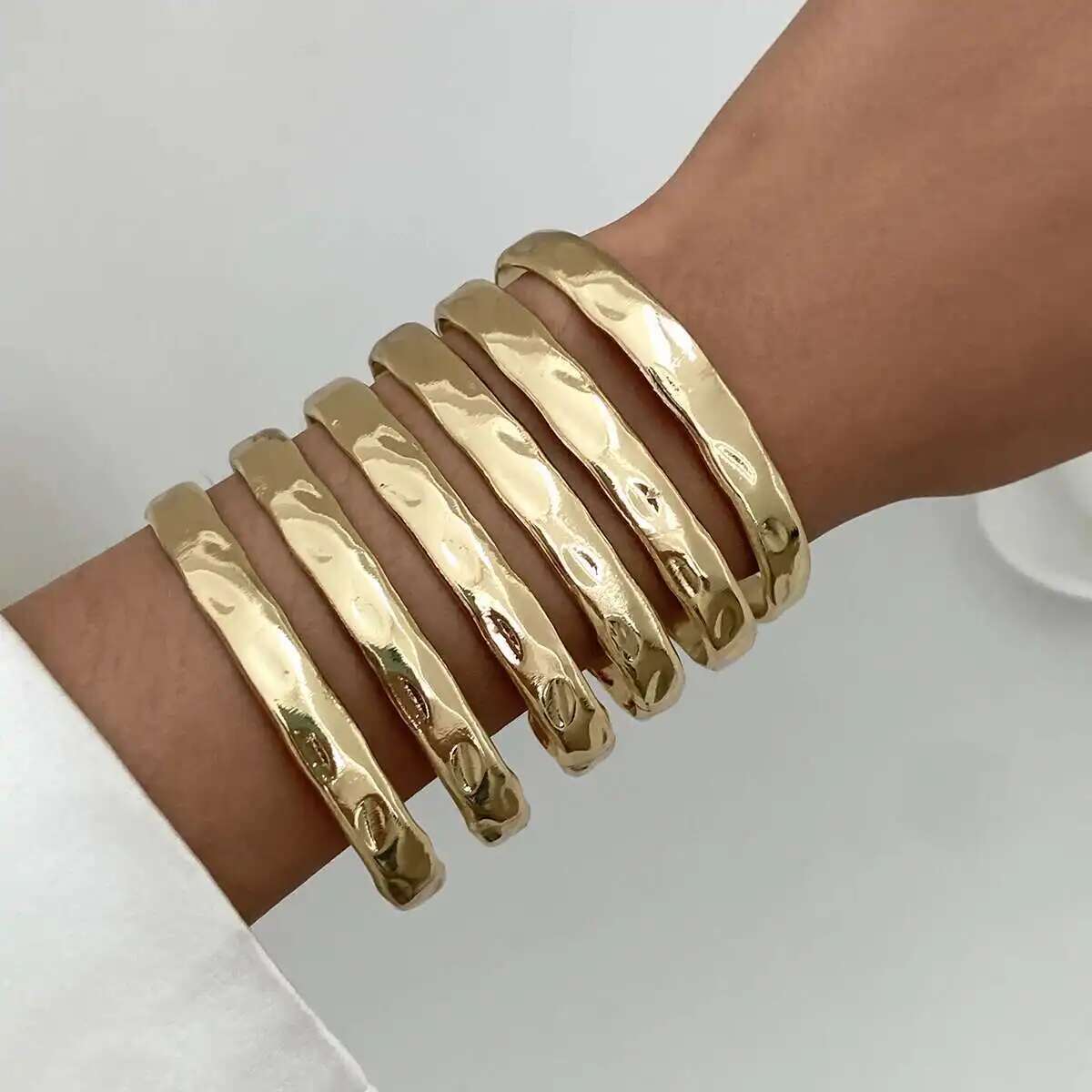 Ingemark 6pcs/set Trendy Simple Metal Open Bangles For Women Vintage Gold Color Stacking Bracelets Charm Aesthetics Jewelry Gift
Ingemark 6pcs/set Trendy Simple Metal Open Bangles For Women Vintage Gold Color Stacking Bracelets Charm Aesthetics Jewelry Gift