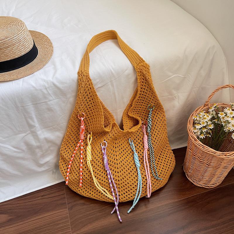 Holiday beach knitted bag women s summer niche hollow design shoulder bag large capacity casual tote bag синій
Holiday beach knitted bag women s summer niche hollow design shoulder bag large capacity casual tote bag синій