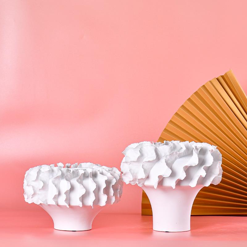 White Ceramic Vase Abstract Art Pieces Wavy Petal Shape Decorative Handicraft Flower Arranging Craft Home Decoration Accessories
White Ceramic Vase Abstract Art Pieces Wavy Petal Shape Decorative Handicraft Flower Arranging Craft Home Decoration Accessories