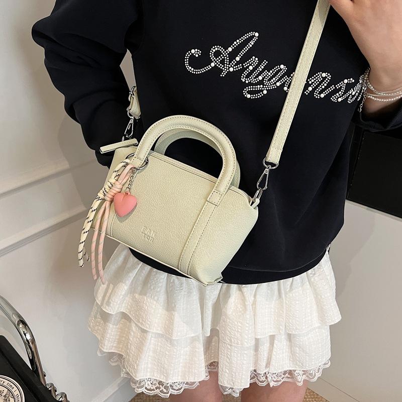 Textured bucket bag 2025 new large-capacity portable shoulder bag niche design lychee pattern retro messenger bag 22*8*14
Textured bucket bag 2025 new large-capacity portable shoulder bag niche design lychee pattern retro messenger bag 22*8*14