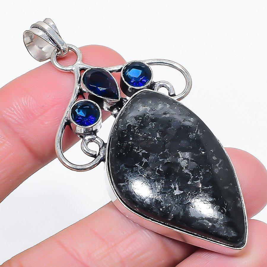 Натуральный Нууммит, Топаз Драгоценный камень Серебро 925 пробы Ювелирная подвеска 2,64 p0B16
Натуральный Нууммит, Топаз Драгоценный камень Серебро 925 пробы Ювелирная подвеска 2,64 p0B16