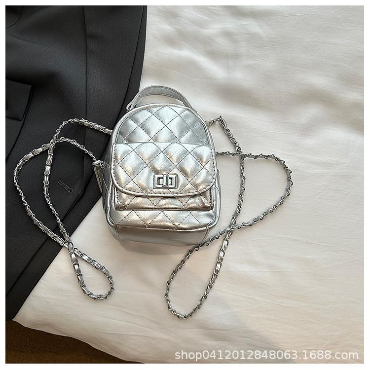 2025 новая нить для алмазной вышивки, нишевый дизайн, женский рюкзак, универсальный, популярный, маленький рюкзак с цепочкой, модная сумка-мессенджер серебряный
2025 новая нить для алмазной вышивки, нишевый дизайн, женский рюкзак, универсальный, популярный, маленький рюкзак с цепочкой, модная сумка-мессенджер серебряный