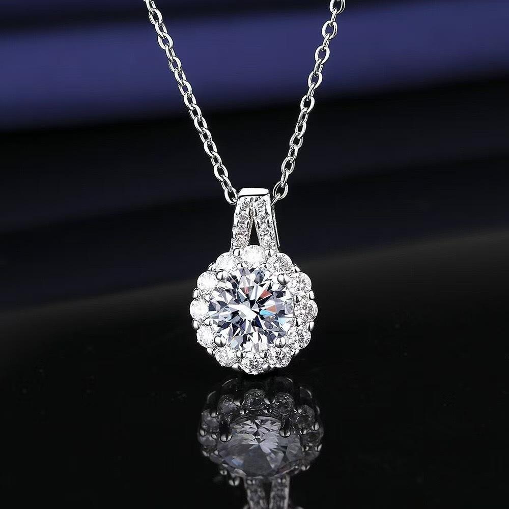 2 carat imitation moissanite necklace women s niche simple versatile full diamond sunflower collarbone chain fashion pendant
2 carat imitation moissanite necklace women s niche simple versatile full diamond sunflower collarbone chain fashion pendant