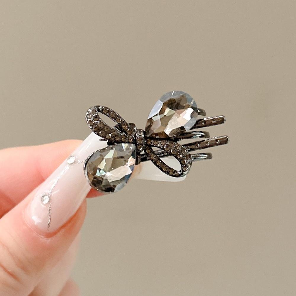1 Pack Bowknot Rhinestone Mini Hair Clips, Sweet Cool Style, Suitable for Flyaway Control / Side Bangs Clip / Daily Commute
1 Pack Bowknot Rhinestone Mini Hair Clips, Sweet Cool Style, Suitable for Flyaway Control / Side Bangs Clip / Daily Commute
