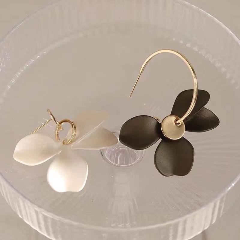 925 Silver Needle Asymmetrical Petal Earrings - High-End Matte Design for Autumn/Winter синий/белый
925 Silver Needle Asymmetrical Petal Earrings - High-End Matte Design for Autumn/Winter синий/белый