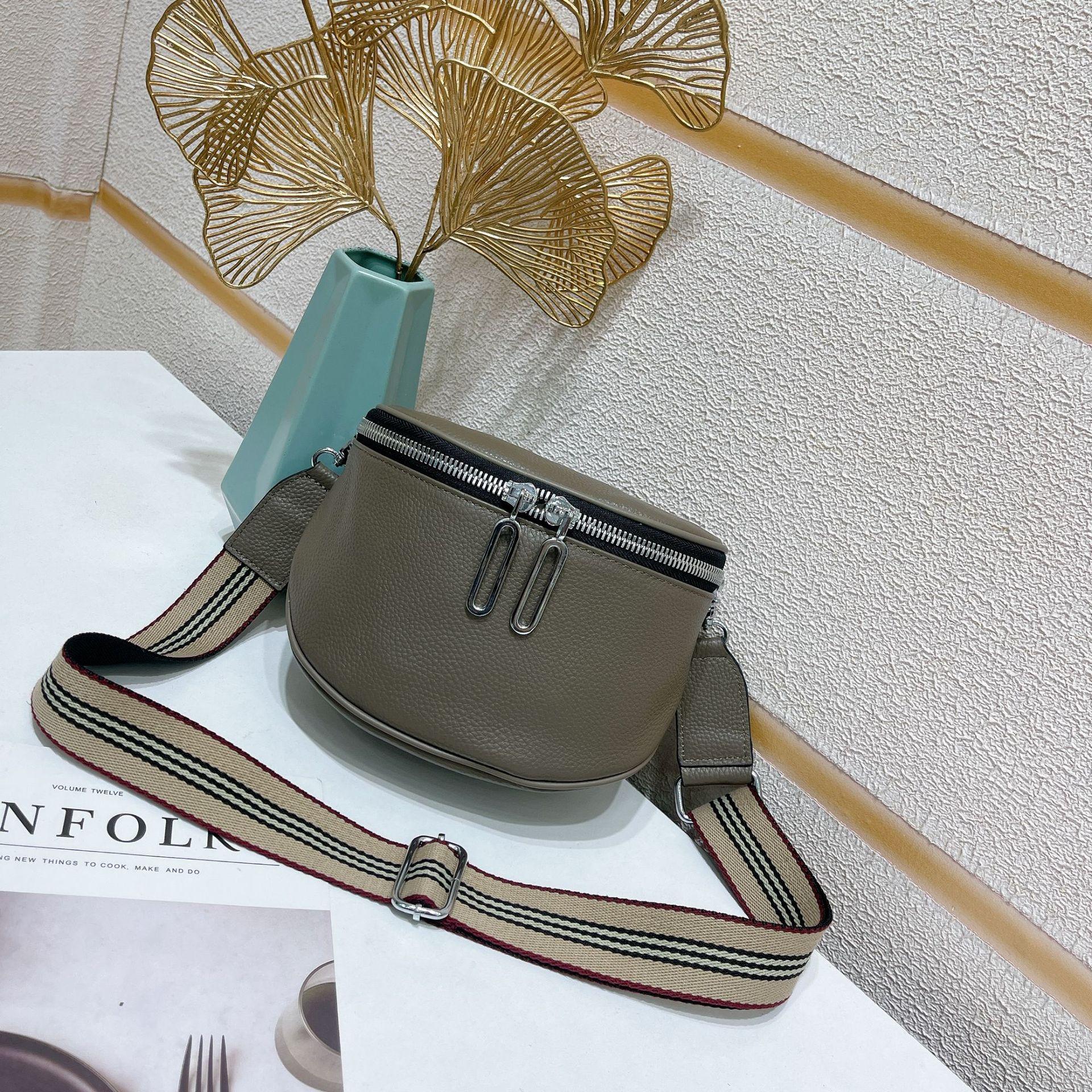 One Shoulder Messenger Bag Women s Fashion Large Capacity серый
One Shoulder Messenger Bag Women s Fashion Large Capacity серый