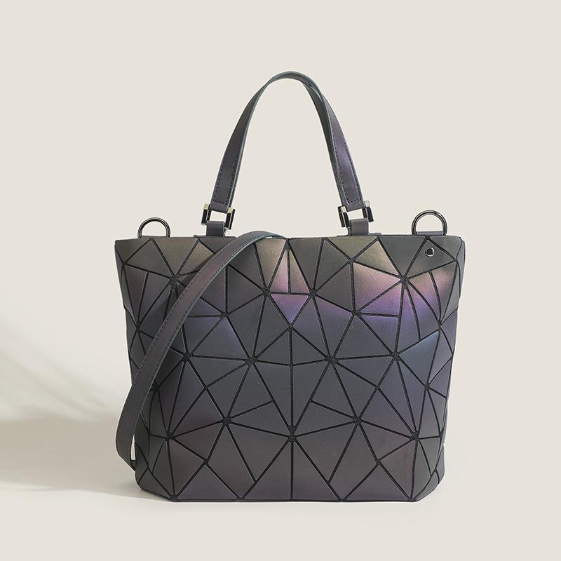 Spring and Summer New Women s Bags Geometric Diamond Bucket Bags High-end Fashion Versatile Large-capacity Shoulder Messenger Bags
Spring and Summer New Women s Bags Geometric Diamond Bucket Bags High-end Fashion Versatile Large-capacity Shoulder Messenger Bags