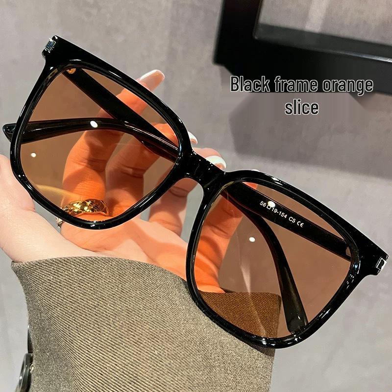 Женские солнцезащитные очки оверсайз, легкие, с защитой от УФ-излучения - Стильные, стройнящие, с большой оправой для лета
Женские солнцезащитные очки оверсайз, легкие, с защитой от УФ-излучения - Стильные, стройнящие, с большой оправой для лета