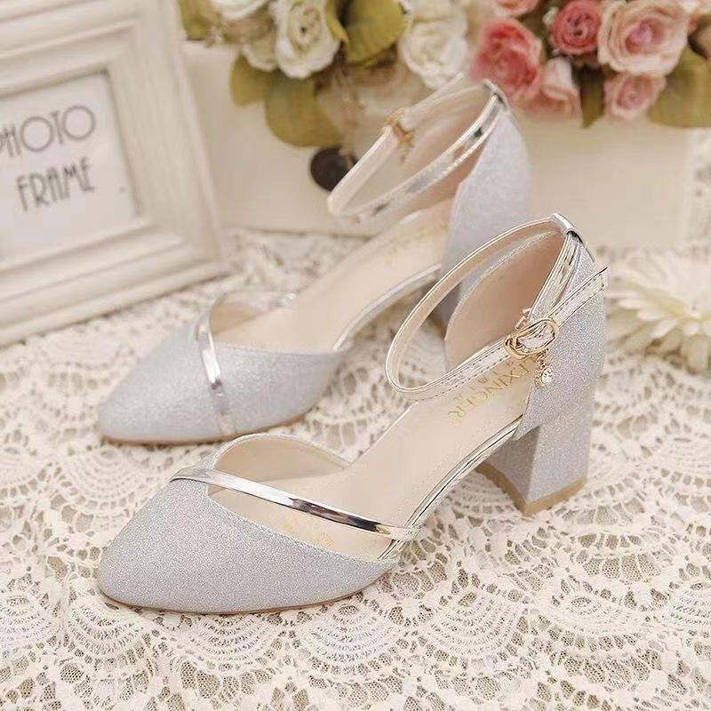 Spring new one-word buckle bag head sandals women s Korean version thick heel high heels pointed hollow daily women s sandals 42 золотий
Spring new one-word buckle bag head sandals women s Korean version thick heel high heels pointed hollow daily women s sandals 42 золотий