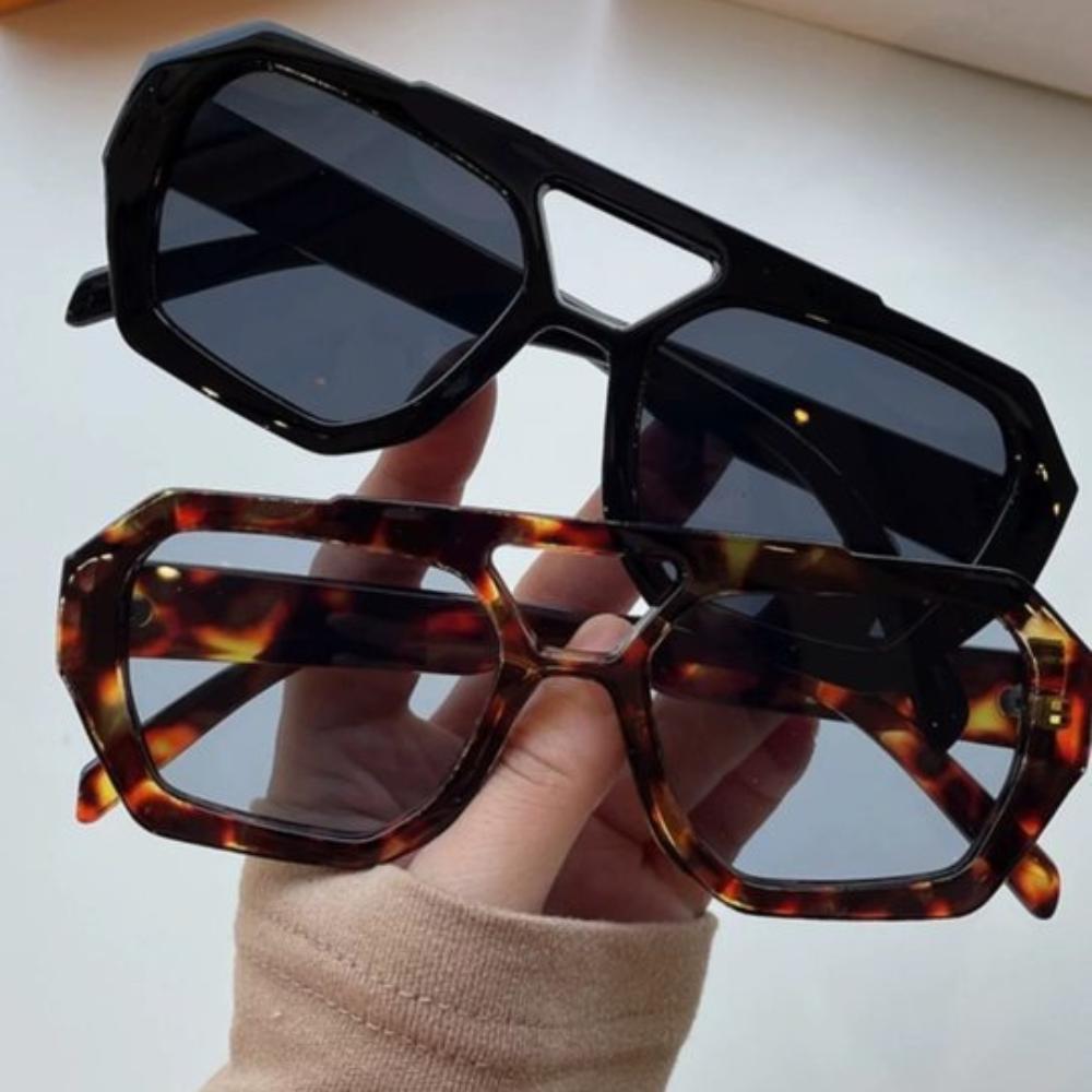 UV400 Wide Legs Sun Glasses Big Frame Retro Trend Eyewear Irregular Square Sunglasses Photography Style 3
UV400 Wide Legs Sun Glasses Big Frame Retro Trend Eyewear Irregular Square Sunglasses Photography Style 3