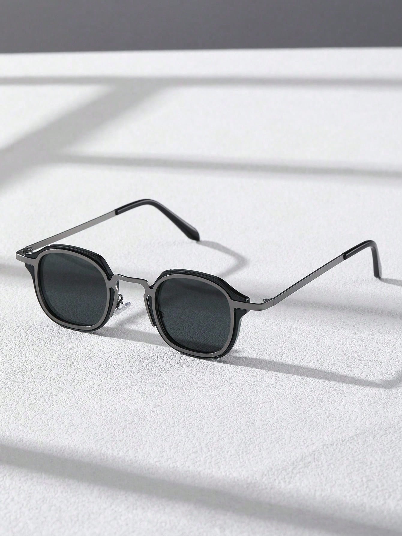 1PC Fashion Geometric Metal&Plastic Frame Women Sunglasses For Men Daily Life Shades Eyewear Accessories.
1PC Fashion Geometric Metal&Plastic Frame Women Sunglasses For Men Daily Life Shades Eyewear Accessories.