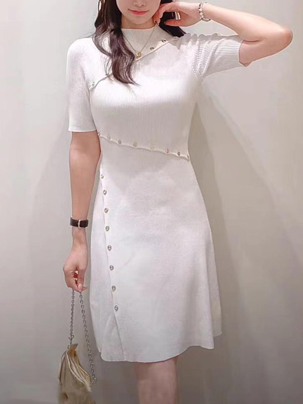 Женское платье на талии черного цвета с короткими рукавами на пуговицах, ранняя осень Small белый
Женское платье на талии черного цвета с короткими рукавами на пуговицах, ранняя осень Small белый