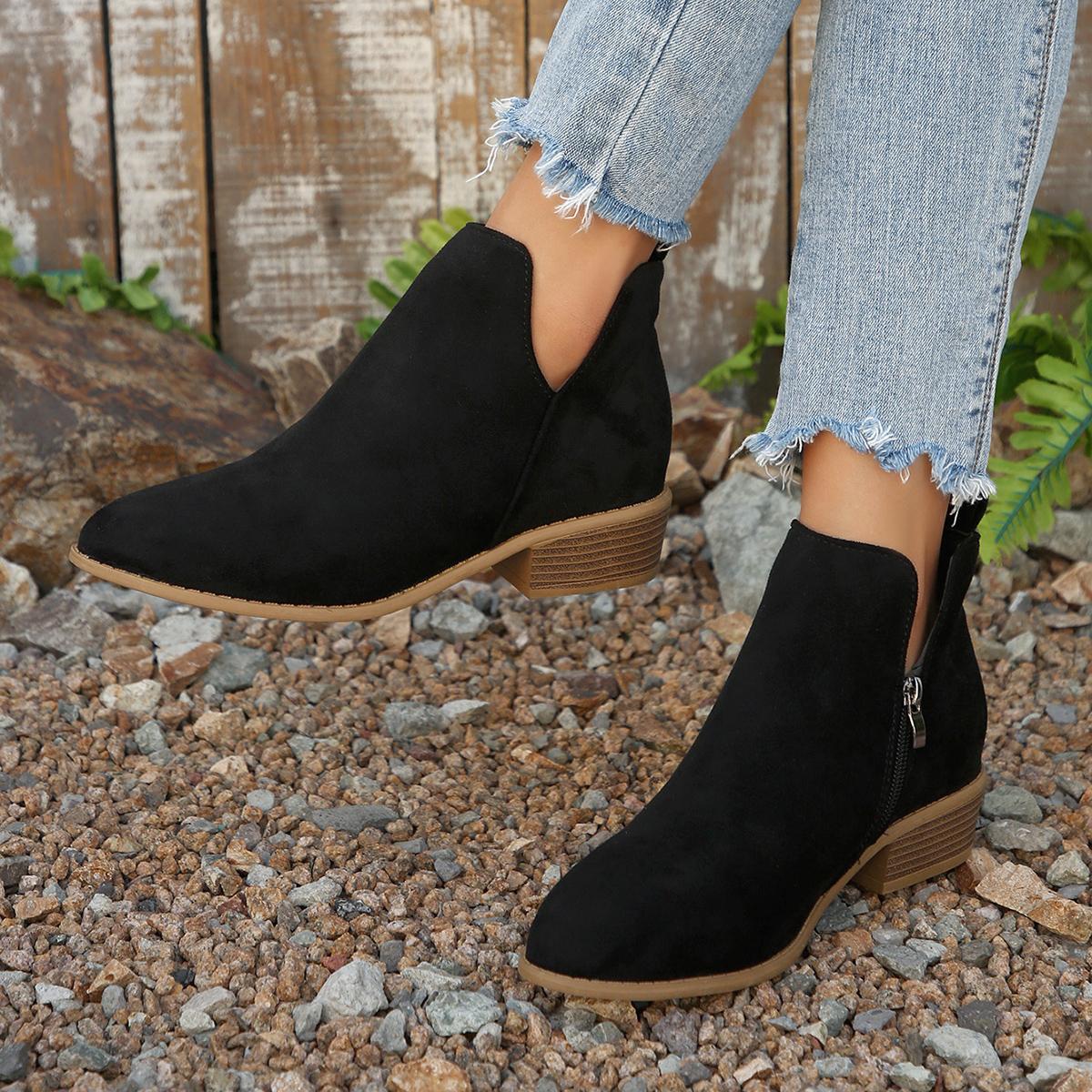 Женские туфли из натуральной замши на эластичной подошве с низким каблуком, осенне-зимние ботильоны, квадратный носок, повседневные короткие ботинки, размеры 36-43 38 чёрный
Женские туфли из натуральной замши на эластичной подошве с низким каблуком, осенне-зимние ботильоны, квадратный носок, повседневные короткие ботинки, размеры 36-43 38 чёрный