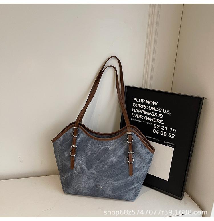 Fashionable casual large-capacity tote bag women s 2025 autumn and winter new shoulder bag for commuting to work and high-end underarm bag синий
Fashionable casual large-capacity tote bag women s 2025 autumn and winter new shoulder bag for commuting to work and high-end underarm bag синий