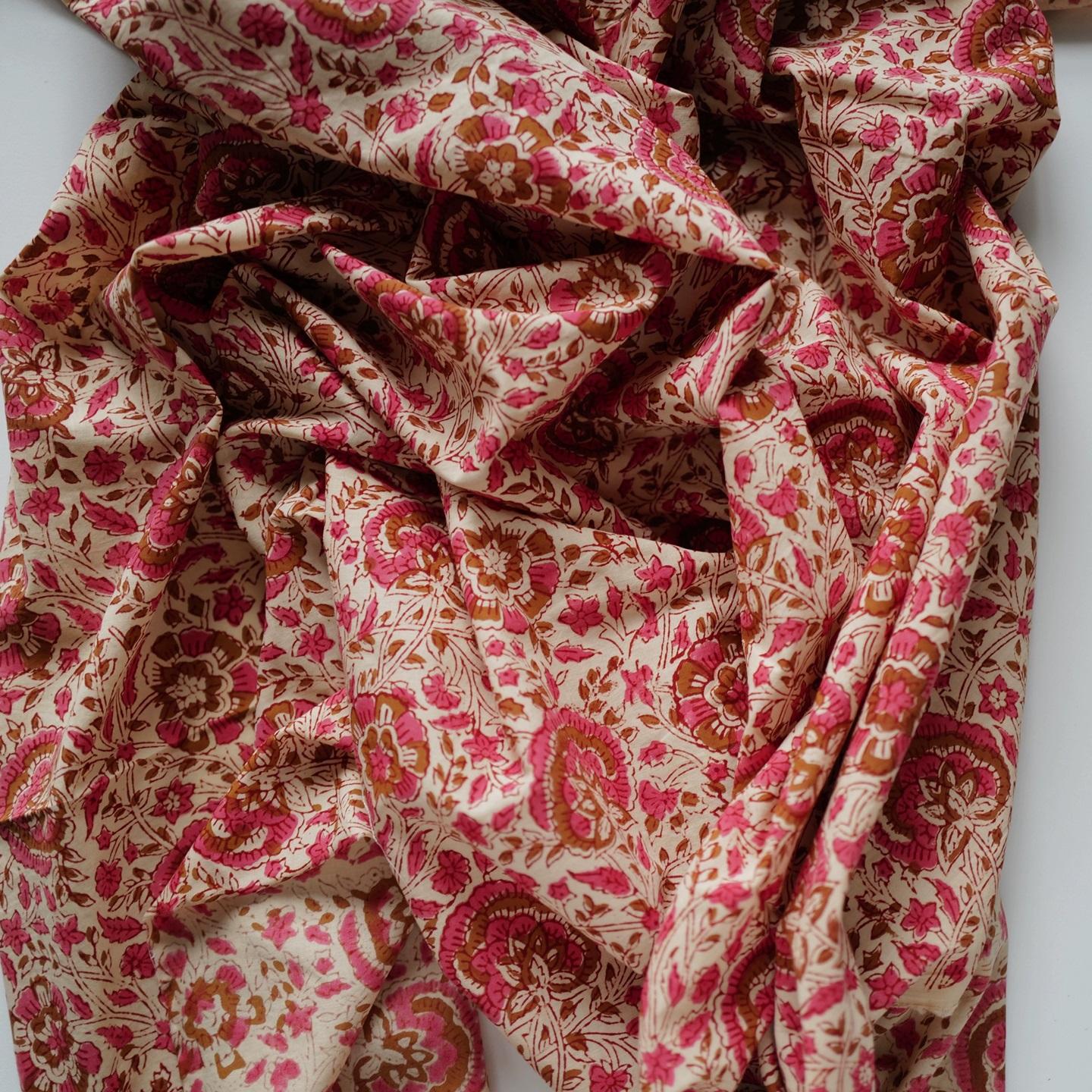 Merchant And Mills Cottage Garden Sangneel Cotton Fabric 114cm Wide Floral Print All Season Home Fashion 100% Cotton 87gsm
Merchant And Mills Cottage Garden Sangneel Cotton Fabric 114cm Wide Floral Print All Season Home Fashion 100% Cotton 87gsm