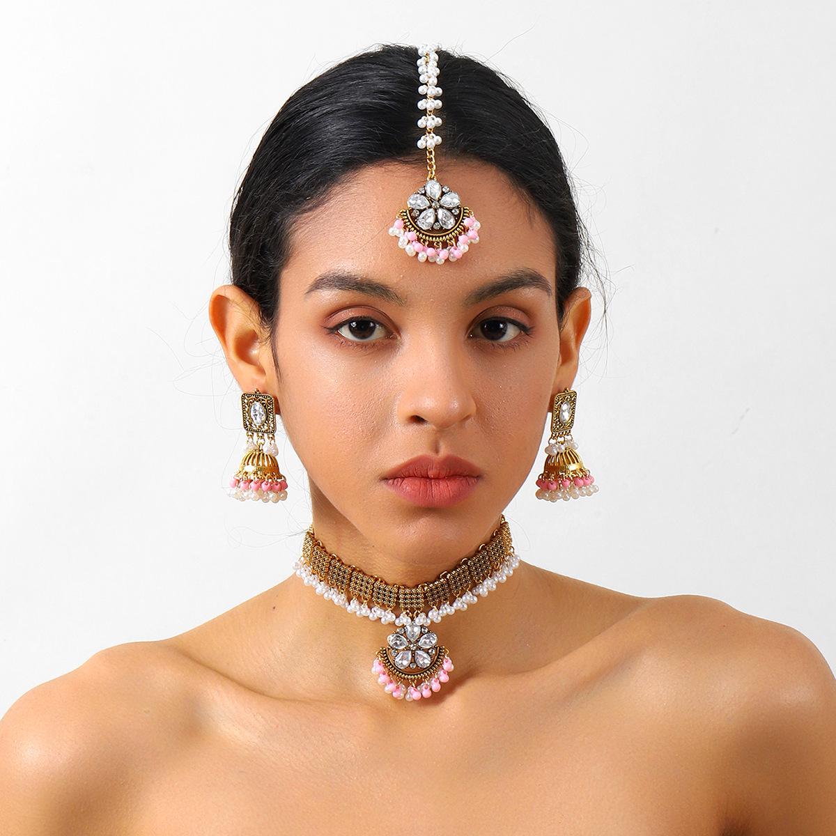Luxury European-Indian Flower Pendant Jewelry Set: Earrings & Necklace for Women
Luxury European-Indian Flower Pendant Jewelry Set: Earrings & Necklace for Women