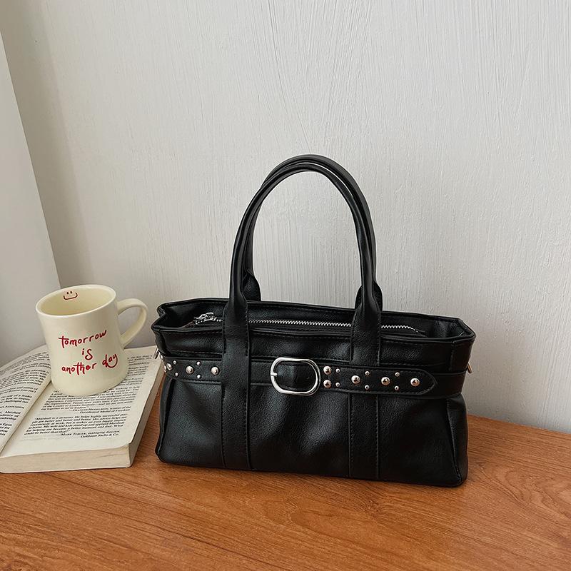 Винтажная кожаная сумка-тоут в корейском стиле с заклепками и пряжкой, повседневная сумка через плечо для женщин 29x10x14cm чёрный
Винтажная кожаная сумка-тоут в корейском стиле с заклепками и пряжкой, повседневная сумка через плечо для женщин 29x10x14cm чёрный