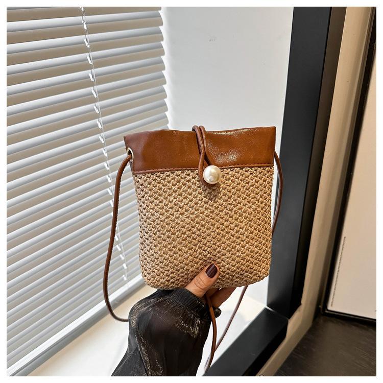 Simple fashion large capacity fashion simple shoulder messenger bag women s 2024 summer new fashion bucket bag темно-коричневого кольору
Simple fashion large capacity fashion simple shoulder messenger bag women s 2024 summer new fashion bucket bag темно-коричневого кольору