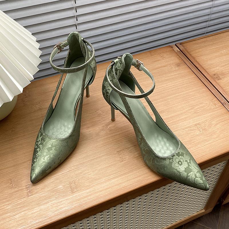 Celebrity high heels are not tired of cheongsam shoes, horse dress, one-word single shoes with thin heels and pointed toes. 40 бежевий
Celebrity high heels are not tired of cheongsam shoes, horse dress, one-word single shoes with thin heels and pointed toes. 40 бежевий