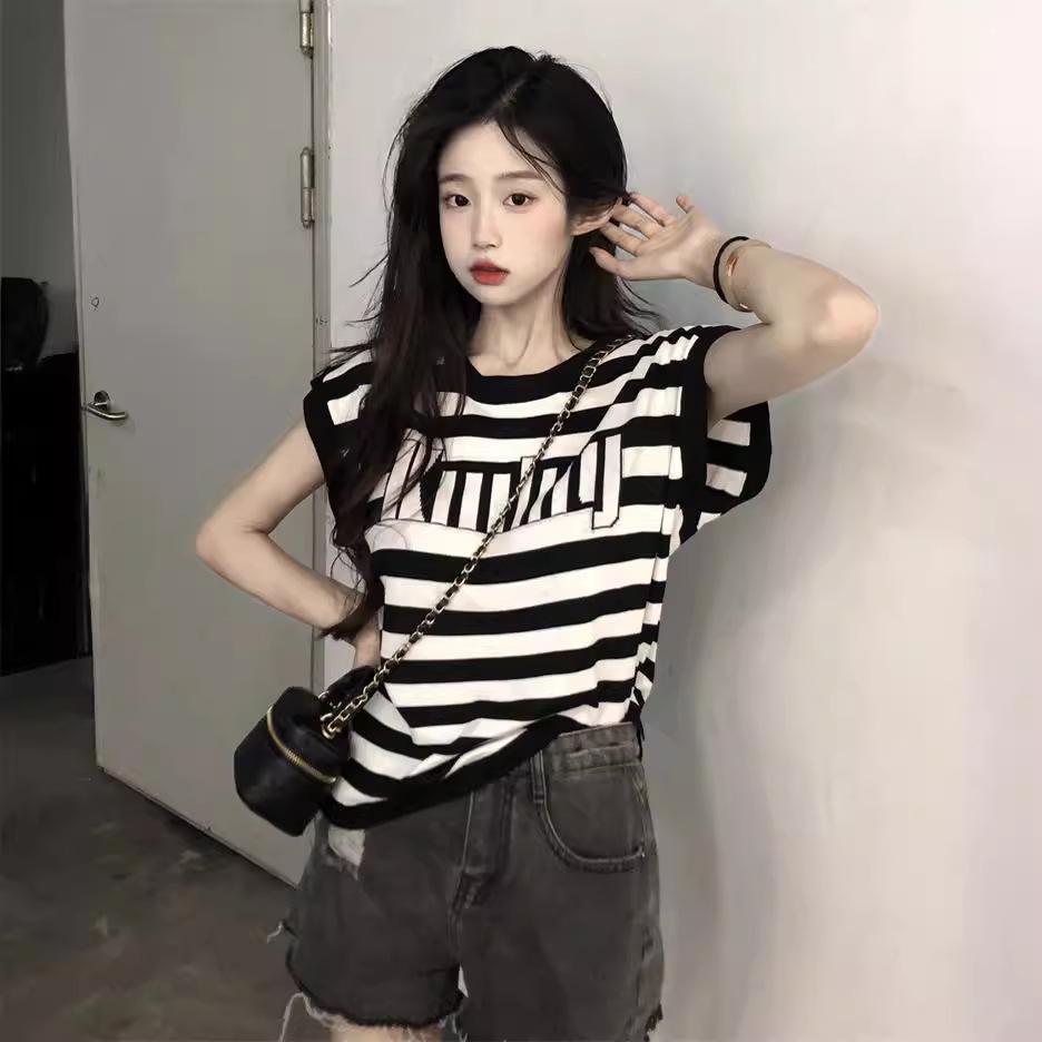 Striped short top design sense niche 2025 new summer sweet slim fit sleeveless crew neck t-shirt women XL чорний
Striped short top design sense niche 2025 new summer sweet slim fit sleeveless crew neck t-shirt women XL чорний