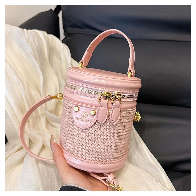 Premium sense women s cylinder bag versatile small bag niche handbag retro temperament shoulder messenger bag
Premium sense women s cylinder bag versatile small bag niche handbag retro temperament shoulder messenger bag