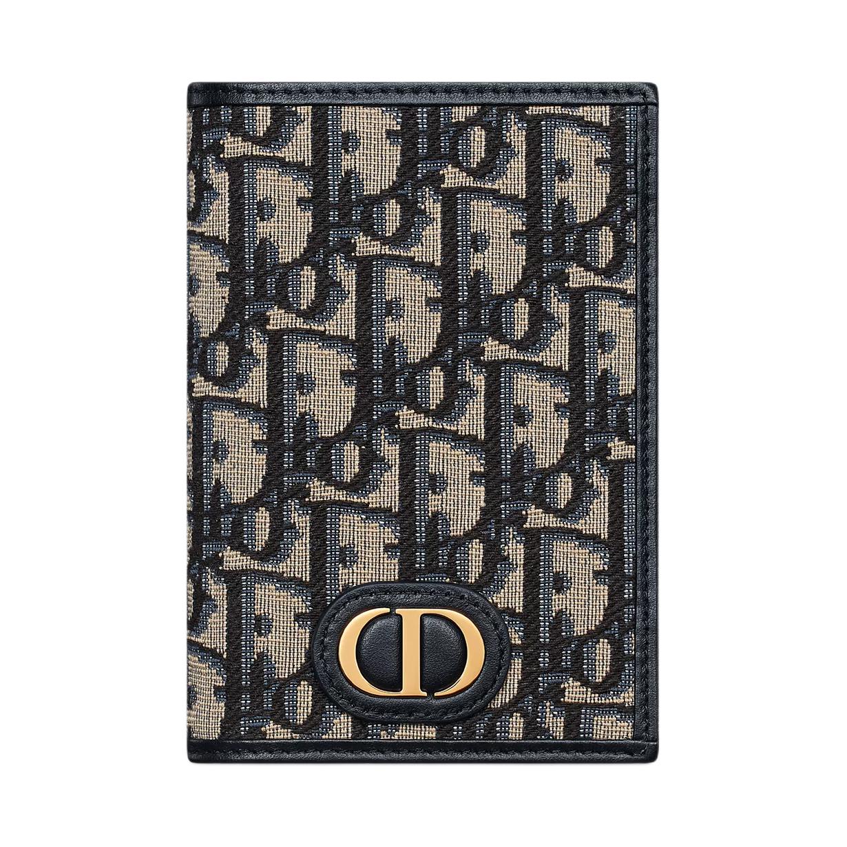 Dior 30 Montaigne Passport Holder With Signature Unisex Accessories Blue S2353UTZQ-M928 Gift Set(Basic Set+Box+Shopping Bag)
Dior 30 Montaigne Passport Holder With Signature Unisex Accessories Blue S2353UTZQ-M928 Gift Set(Basic Set+Box+Shopping Bag)