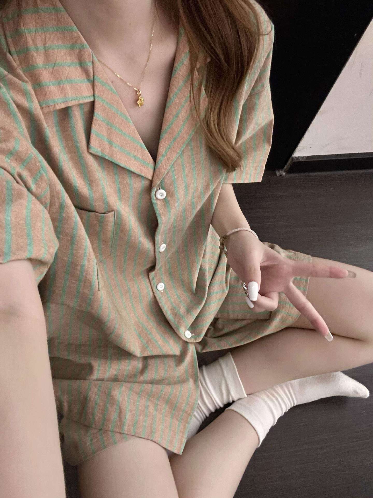 New green-brown striped pajamas women s summer short-sleeved shorts cardigan two-piece girl casual loose loungewear XXL
New green-brown striped pajamas women s summer short-sleeved shorts cardigan two-piece girl casual loose loungewear XXL