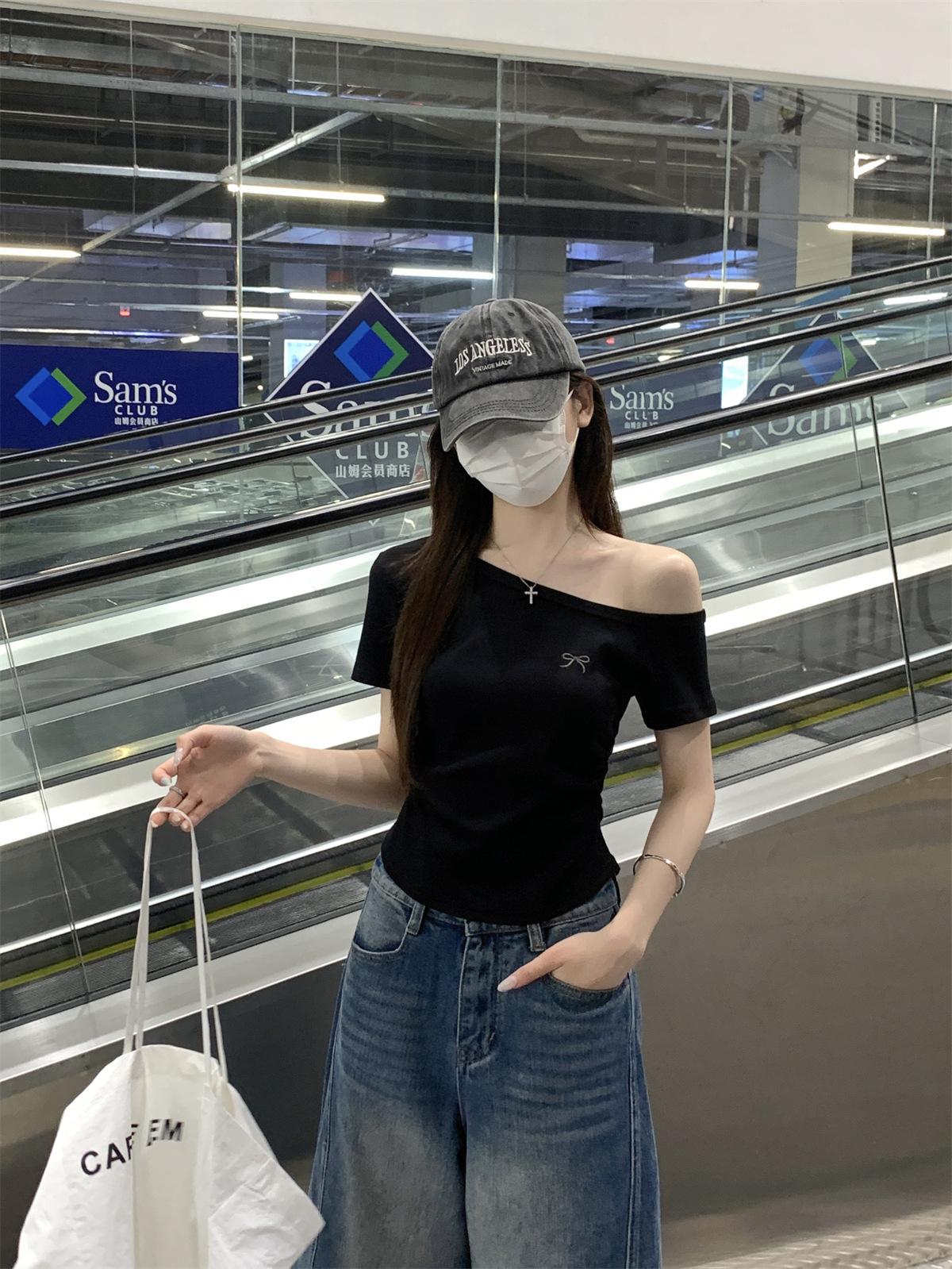 Spice girl temperament slanted shoulder short-sleeved T-shirt women s summer new pleated design bow embroidered top women XL чорний
Spice girl temperament slanted shoulder short-sleeved T-shirt women s summer new pleated design bow embroidered top women XL чорний