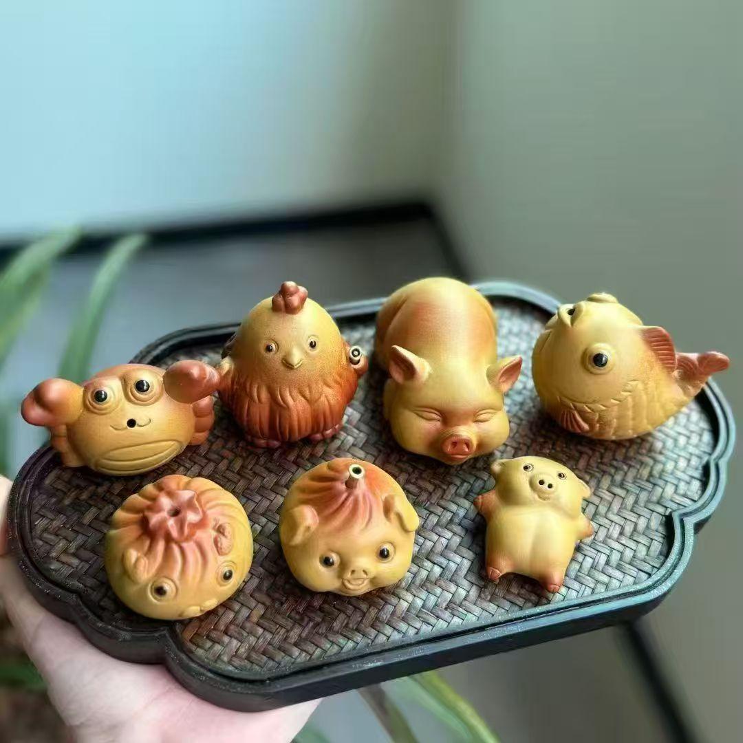 Ceramic Purple Sand Tea Pet Ornament, Cute Boutique Line Incense Plug Raise Handmade Goldfish Tea Table Landscaping Play Incense
Ceramic Purple Sand Tea Pet Ornament, Cute Boutique Line Incense Plug Raise Handmade Goldfish Tea Table Landscaping Play Incense